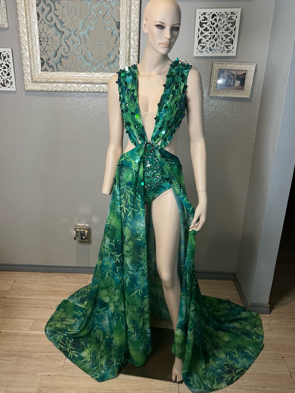The JLO DRESS!!! Tropical Green Plunging Cutout Gown - Picture 8 of 15